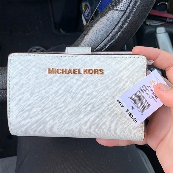 MICHAEL Michael Kors Handbags - Brand new Michael Kors Jet Set Travel Wallet! MICHAEL Michael Kors Handbags - Brand new Michael Kors Jet Set Travel Wallet!